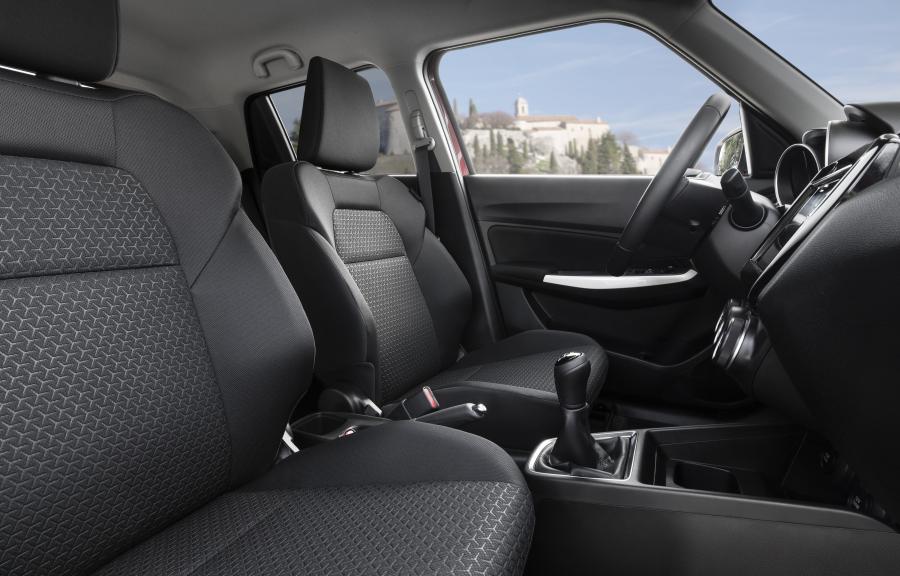 Интерьер Suzuki Swift 2017 года  (WW) (фото 18 из 101)